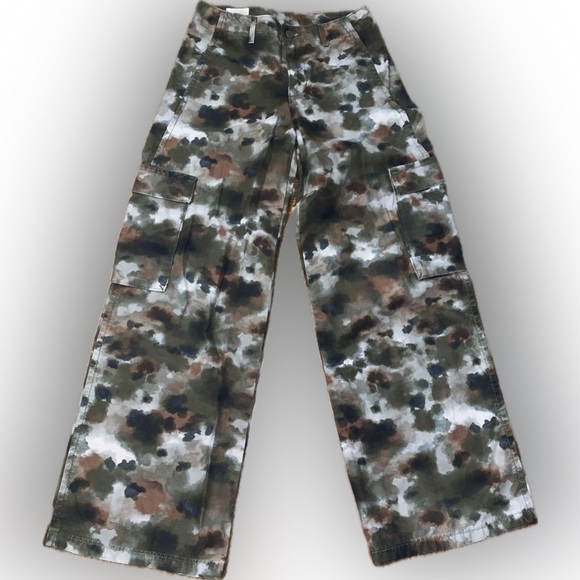 NWOT Levi’s Premium Wide Leg Relaxed Baggy Green Camouflage Cargo Pants 24 - Picture 3 of 13